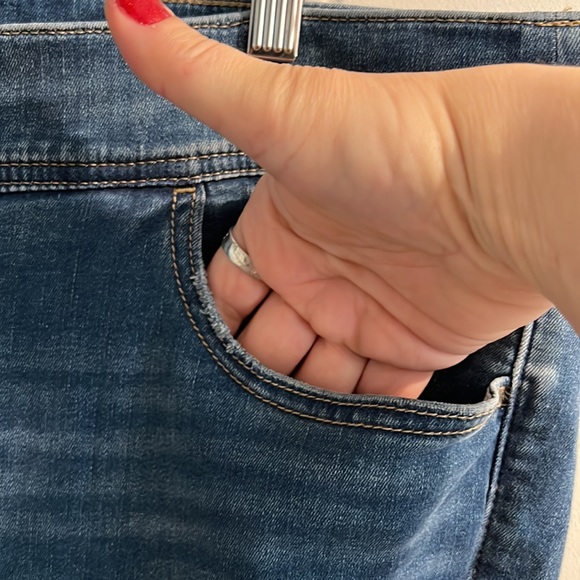 Torrid medium blue skinny jeans size 2R - Picture 4 of 10